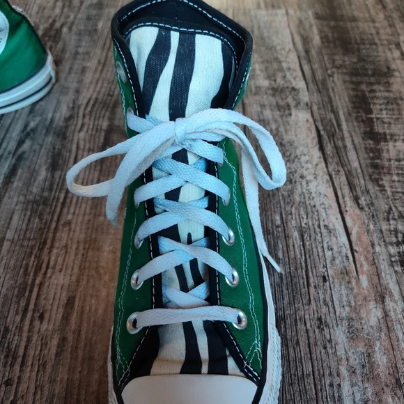 LIKE NEW Chuck Taylor Converse All stars Women size 8 men size 6 - Picture 7 of 16